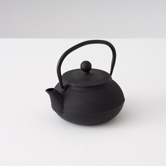 Mai Cast Iron Teapot - Picture 1 of 6